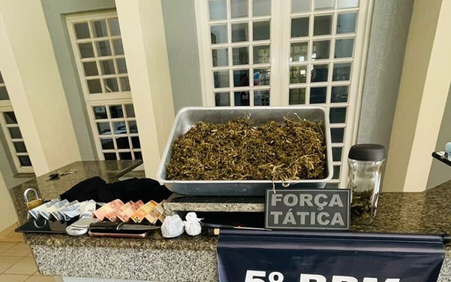 Dupla é presa por tráfico de drogas e associação em Coxim