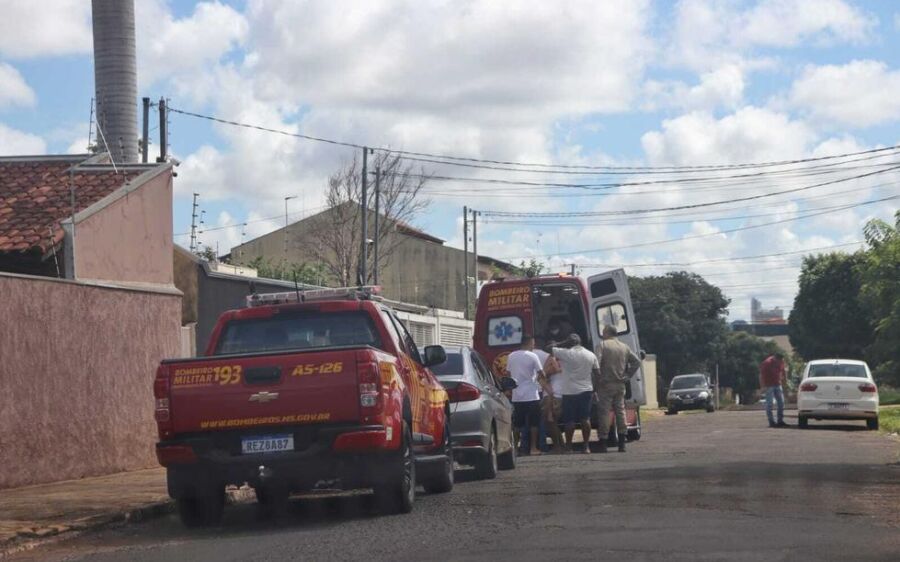 Menino de 1 ano é socorrido após ficar três minutos submerso na piscina em Campo Grande