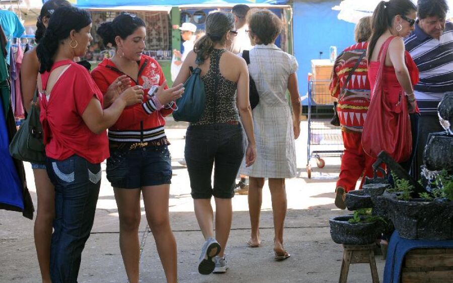 Presidente anuncia projeto para igualar salários de homens e mulheres