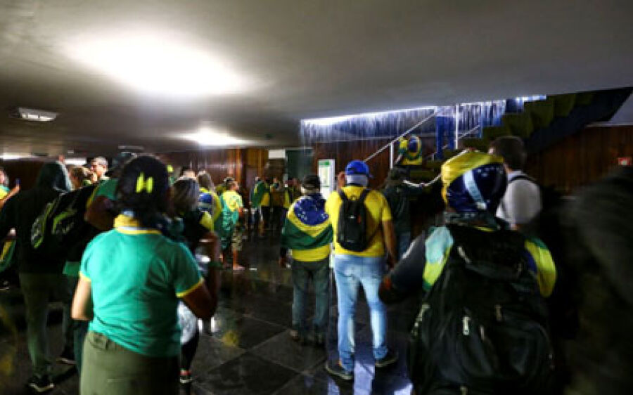 Moraes liberta 149 mulheres presas nos atos extremistas de 8 de janeiro