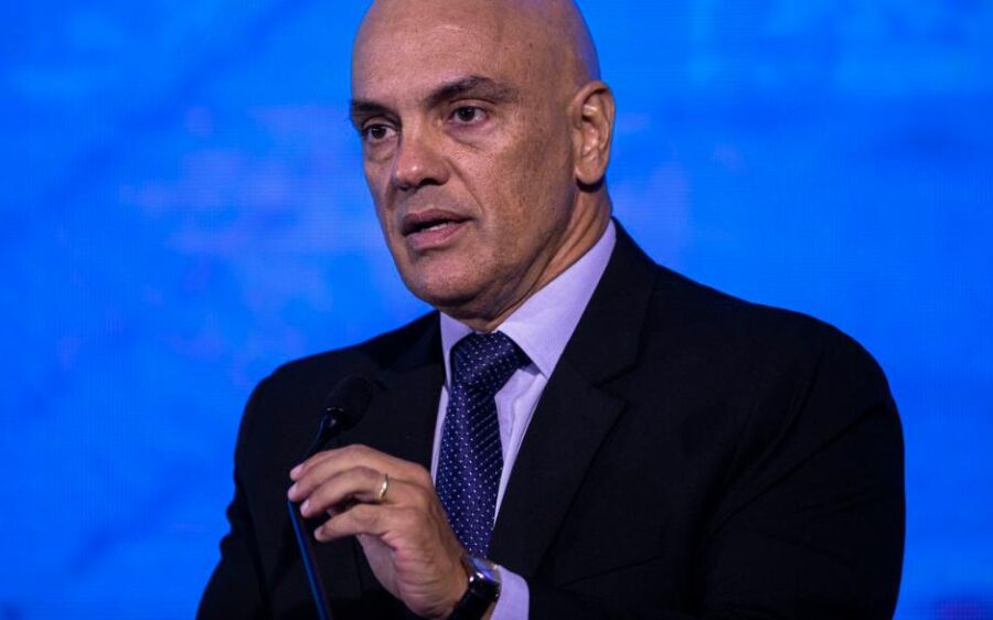 Moraes mantém prisão de 294 acusados por atos de 8 de janeiro