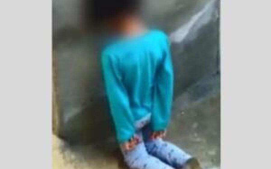 Mãe é levada para delegacia após espancar menina de 2 anos por causa de doce