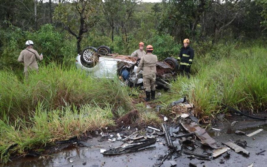 Durante chuva, motorista morre em acidente envolvendo três carros em Campo Grande