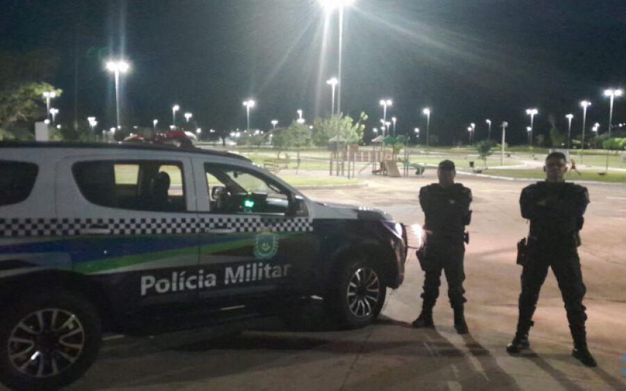 Adolescente em motocicleta foge da PM, cai em monte de entulhos e para na Delegacia