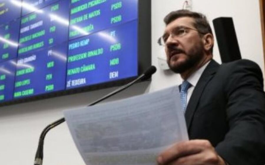 Deputados alertam que professores estão sobrecarregados por excesso de burocracia