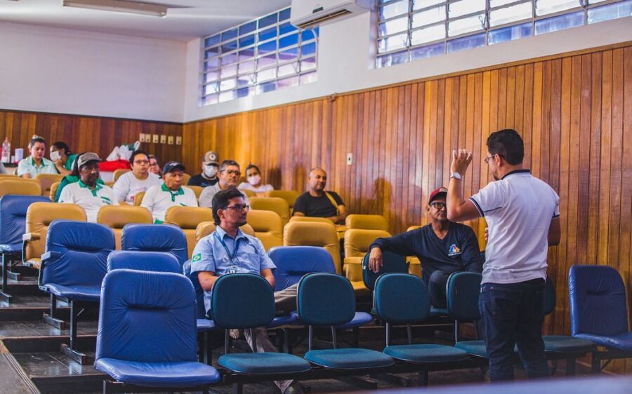 Sanesul por meio do  programa avançar cidades realiza palestra no Paço  Municipal  de Rio Verde.
