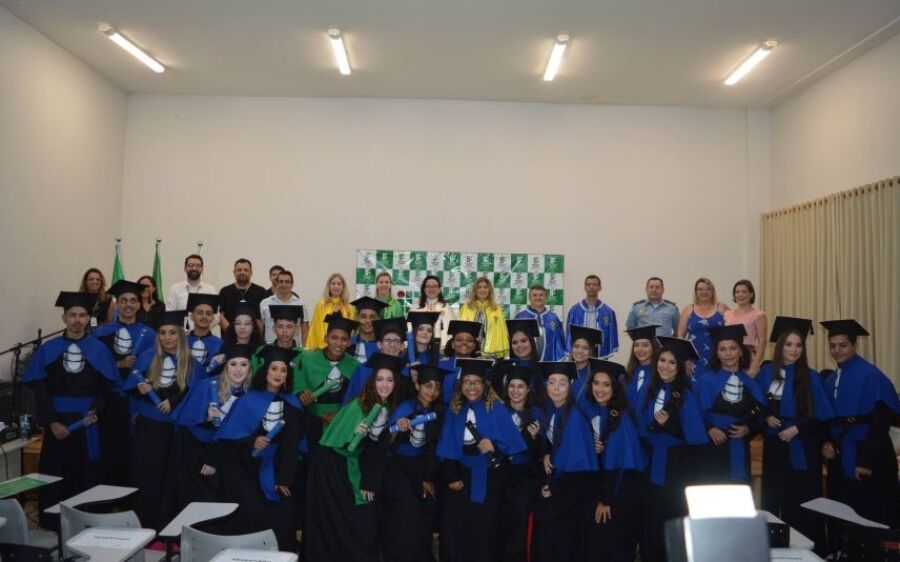IFMS realiza solenidade para diplomar  novos técnicos e graduados em Coxim