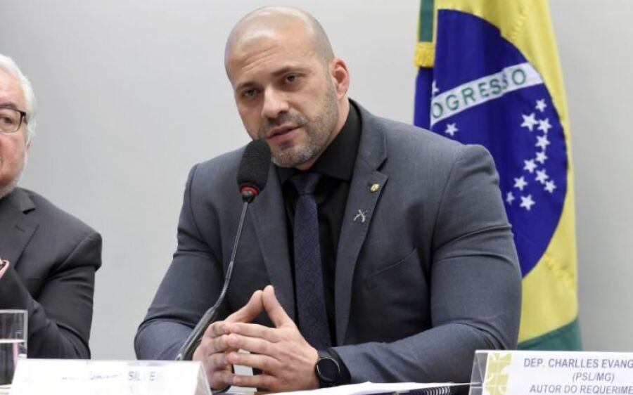 Alexandre de Moraes mantém a prisão do ex-deputado Daniel Silveira