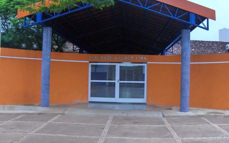 Menina de 12 anos ameaça furar alunas em escola e é detida com canivete na Capital