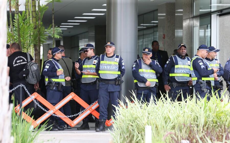Bolsonaro depõe à PF por três horas sobre joias sauditas