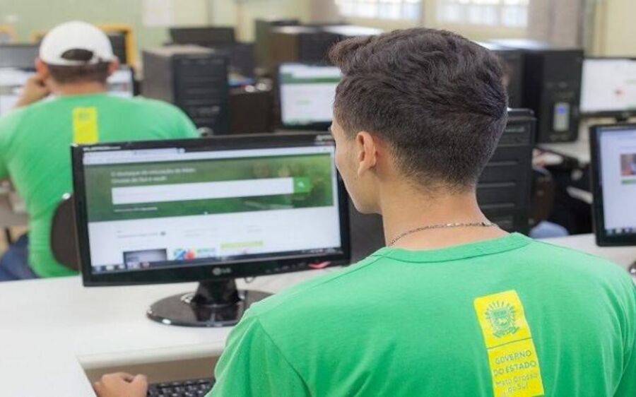 Escolas da rede estadual recebem equipe da CGE para apresentação do projeto de controladoria cívica