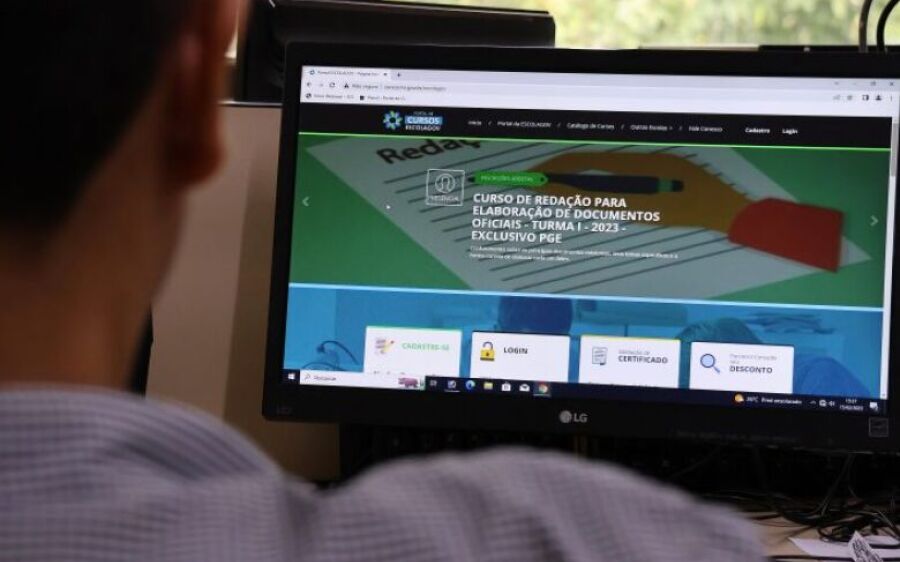 Seleção de profissionais para Escolagov segue até dia 30 de abril