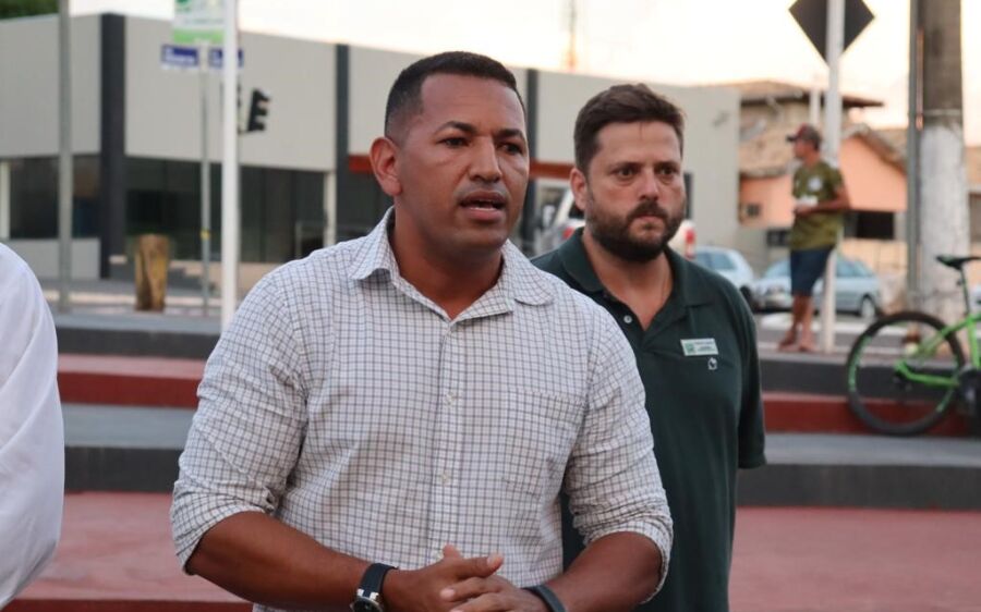 Com emendas de  vereadores, Prefeitura de  Coxim entrega ônibus para  auxiliar transporte de atletas