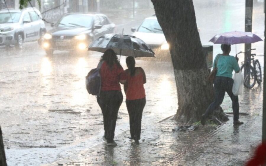 Avanço de frente fria favorece acumulados de chuvas significativos durante a sexta-feira em MS