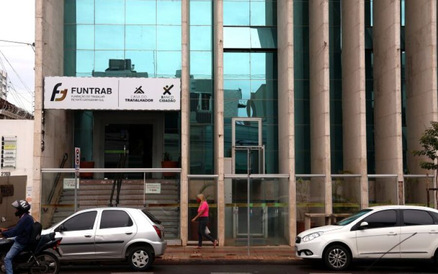 Semana inicia com 3,3 mil vagas de emprego na Funtrab para diferentes cidades