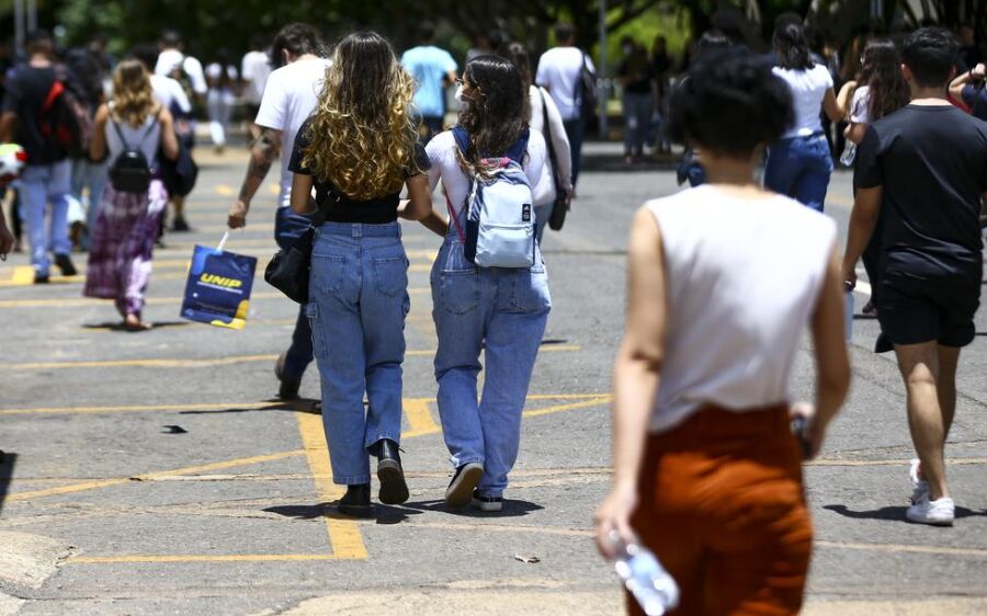 Enem: estudantes podem pedir isenção de taxa a partir desta segunda