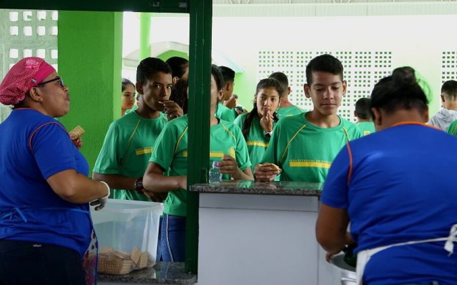 Governo convoca 300 nomeados em concurso da Educação para exame médico e posse