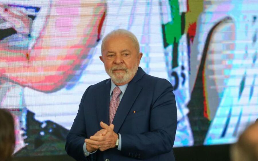 Lula diz que não venderá empresas públicas