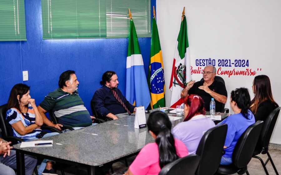 Prefeito Réus anuncia reajuste salarial de  5,79% para todos os servidores ativos e  inativos 