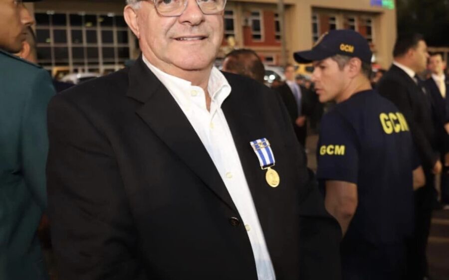 Prefeito Réus Fornari recebe outorga da Medalha Tiradentes da PMMS