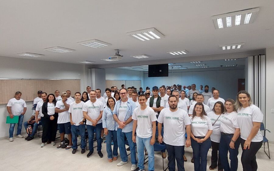 Abril Verde: trabalhadores de oficinas de mecânica recebem orientações sobre segurança no trabalho