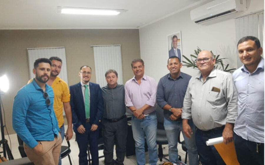 Edilson  Magro busca na AGEHAB parceria para programas  habitacionais em Coxim
