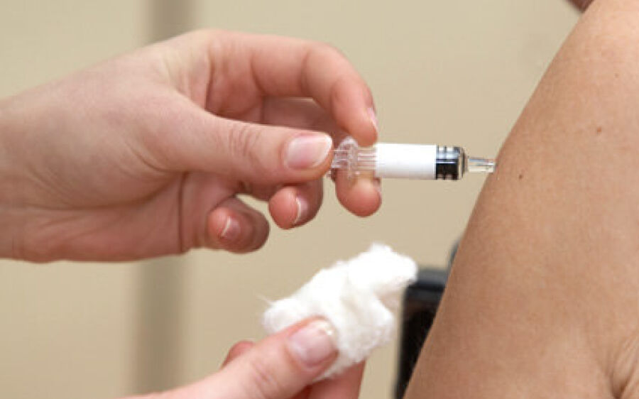 EUA aprovam primeira vacina do mundo contra vírus respiratório