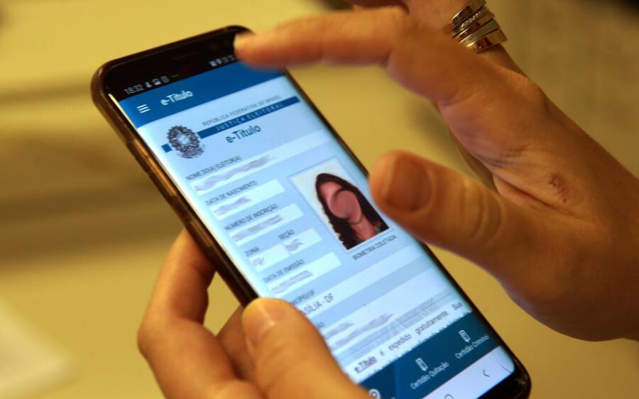 Jovens que completaram 15 anos já podem tirar título de eleitor
