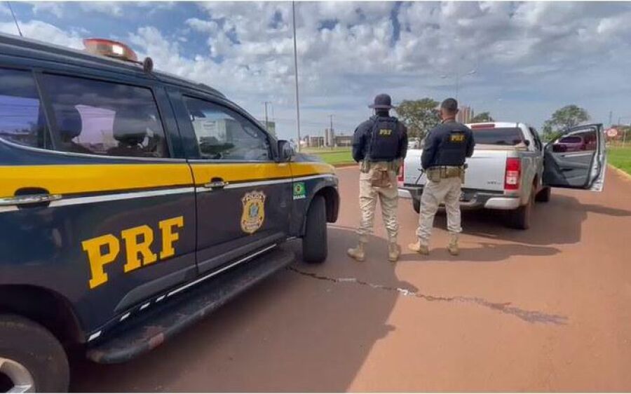 PRF apreende 1,5 tonelada de maconha e recupera caminhonete em Dourados