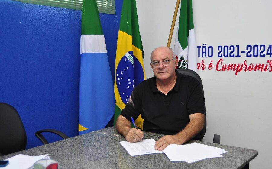 O Prefeito Réus Fornari acaba  de sancionar a reposição salarial de 5,79%  para todos os servidores 