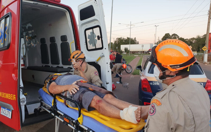 Colisão entre carro e moto deixa uma pessoa com ferimentos na Virgínia Ferreira, em Coxim