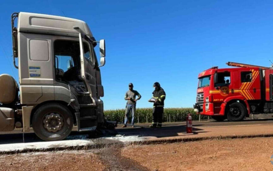 Casal e criança morrem em colisão de moto com carreta na BR-163 em São Gabriel