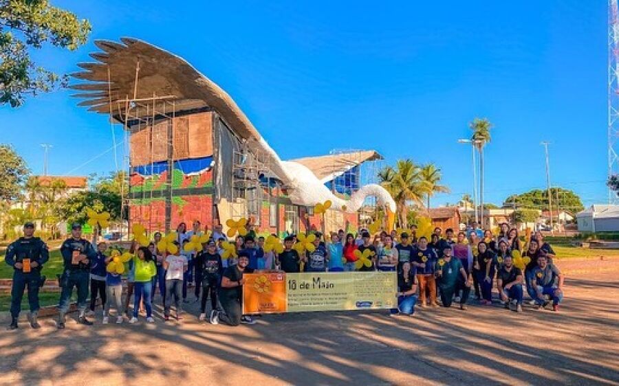 Prefeitura realiza panfletagem de conscientização no Dia  de Combate ao Abuso e  Exploração Sexual 