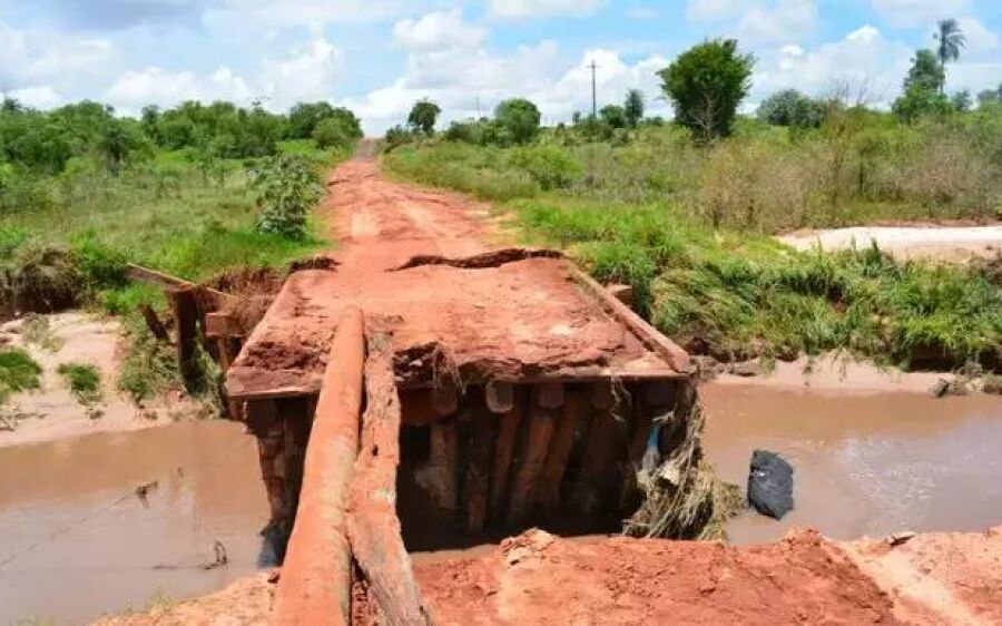 Após cair em córrego, rapaz é encontrado morto afogado