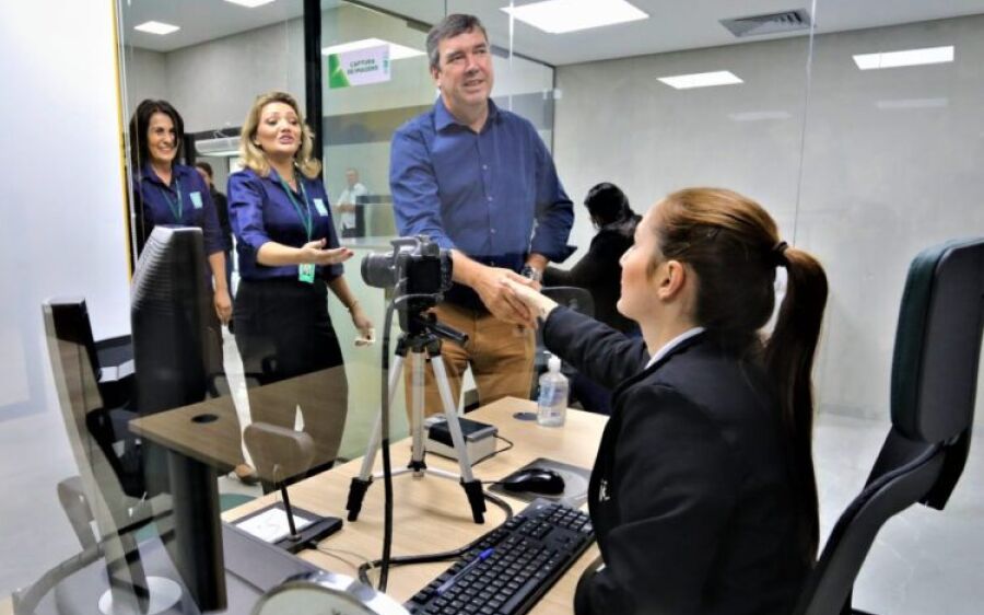 Na reabertura da agência do Detran no Shopping, usuários elogiam atendimento e nova estrutura
