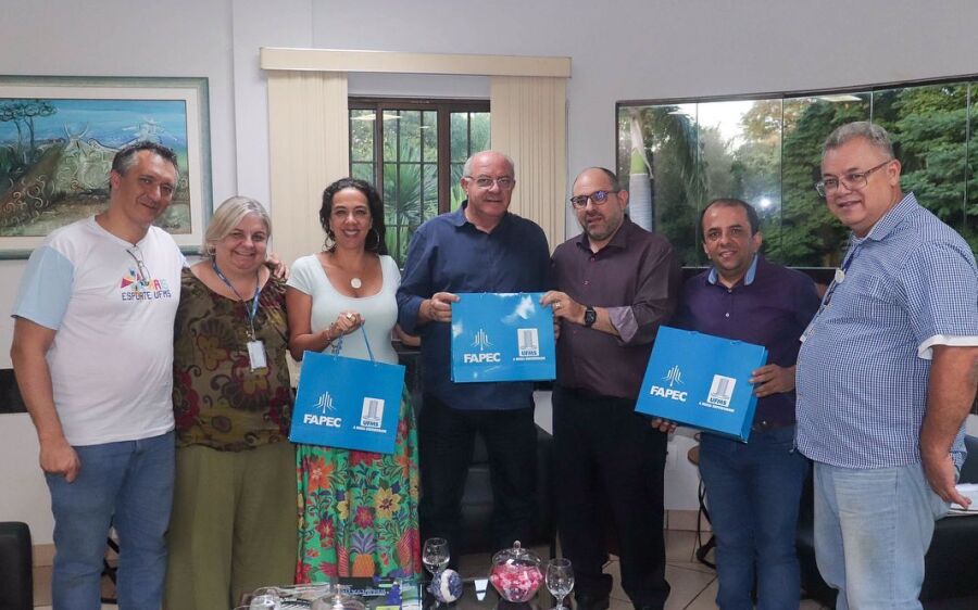 Prefeito Reus Fornari visita à Reitoria da UFMS e debate o projeto Trilha Rupestre.