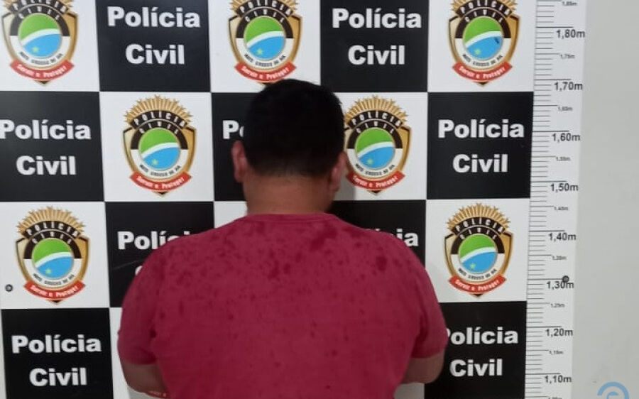 Homem com mandado por estupro chama policiais de cachorro do governo e acaba preso