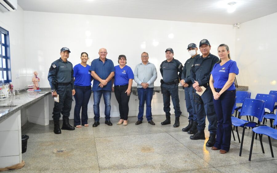 Prefeito Reus Fornari   comandantes e Diretores da Polícia Militar visitam a Escola Cívico-Militar