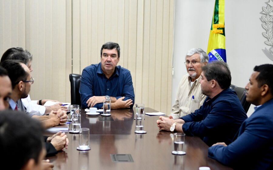 Prefeito de Coxim discute agricultura familiar, Piscicultura e curso de  Medicina com Riedel