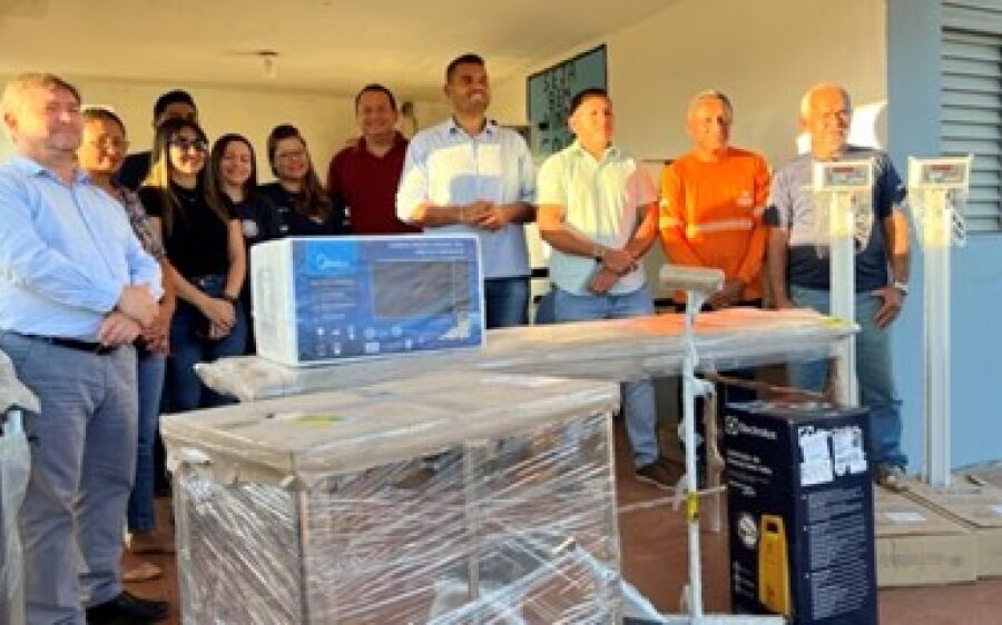 Prefeitura de Coxim entrega materiais permanentes para unidades de saúde