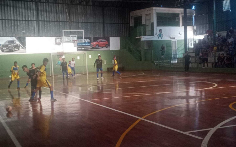 Com jogos acirrados, semifinais definem finalistas da oitava Copa Pelezinho