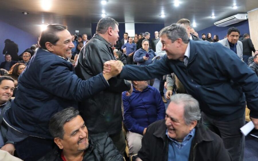 Prefeitos dizem que entrega de maquinários vai melhorar produção e aumentar renda do agricultor