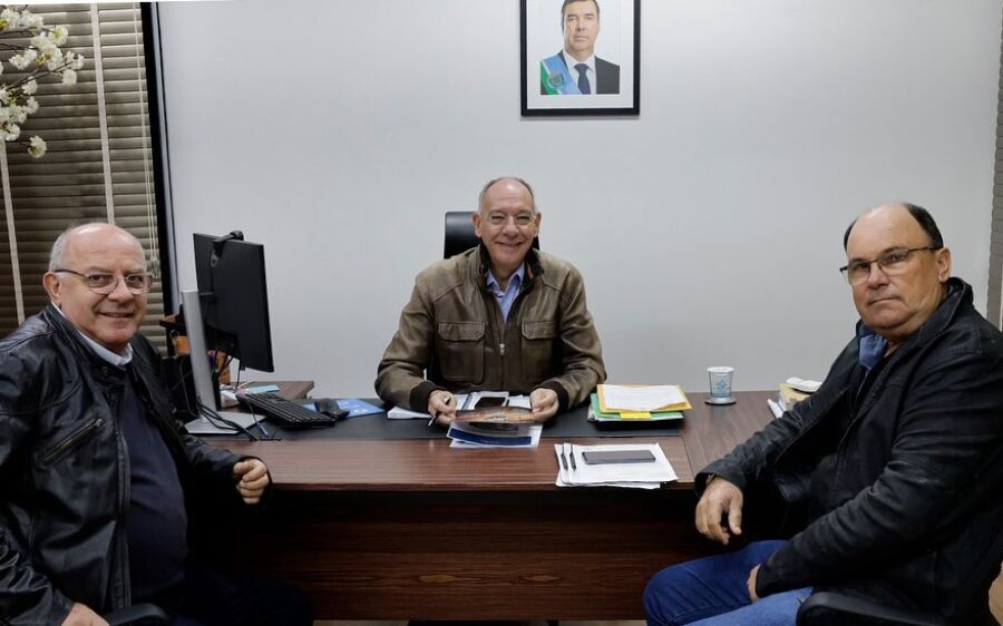 Prefeito Réus e Secretário Ernani discutem projetos de infraestrutura em reunião com Hélio Peluffo