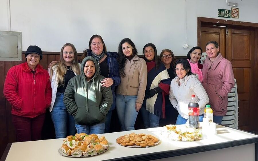 Secretaria Municipal de Saúde realiza café da manhã em homenagem às  vacinadoras do município