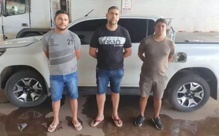 Pistoleiros que mataram mecânico foram fotografados em barreira