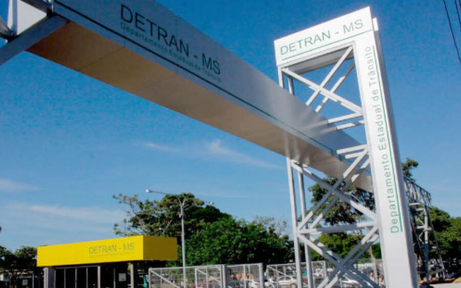 Detran-MS passa a aplicar provas teóricas da CNH de forma on-line