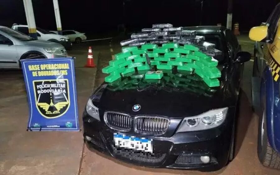 Motorista é preso ao transportar 55 quilos de cocaína e pasta base em BMW