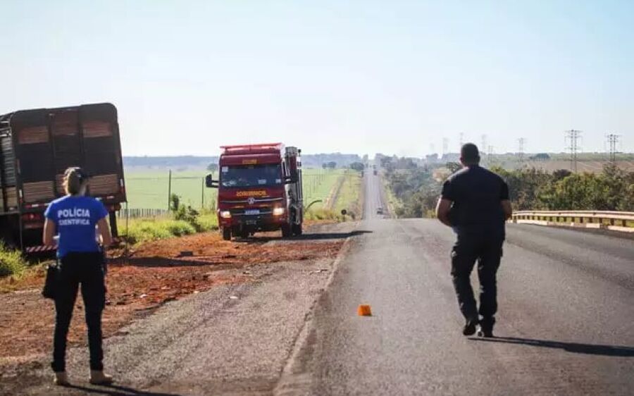 Um dia após acidente com duas mortes, DNIT inicia pintura de faixas na BR-262