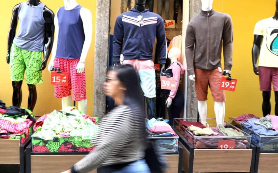 Comércio encerra semestre com pior nível de confiança em dois anos
