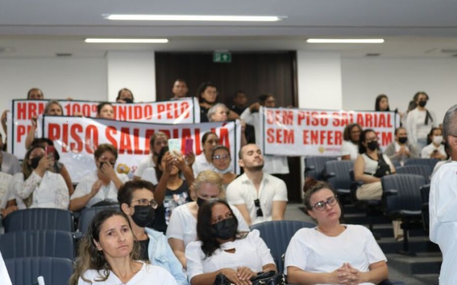 Projeto que atende profissionais de  Enfermagem passa em 1ª na Assembleia